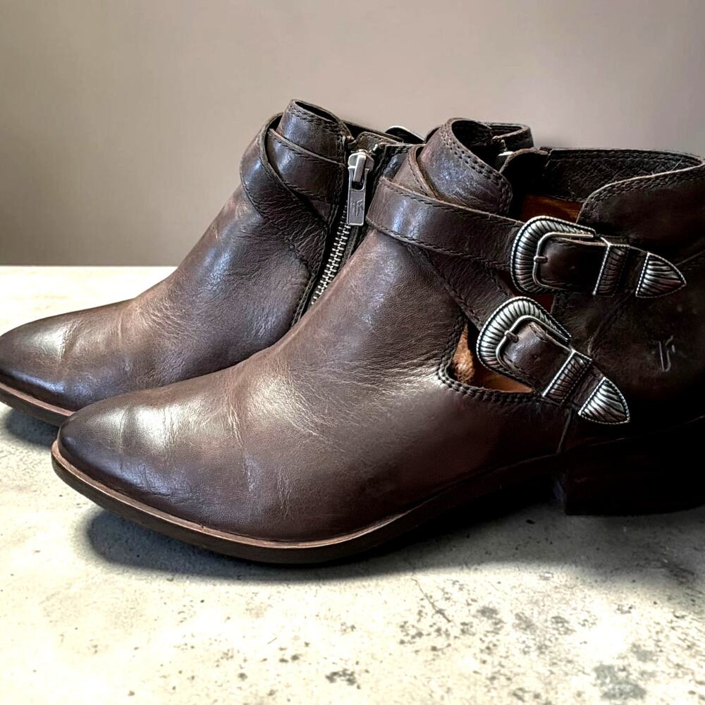 Women's Size 8 FRYE "Ray" Brown Western Cowgirl Buckle Strap Ankle Boots EUC